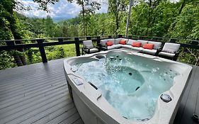 Experience Luxury At Smoky Mountain Hideaway, Just 5 Miles From Downtown Gatlinburg