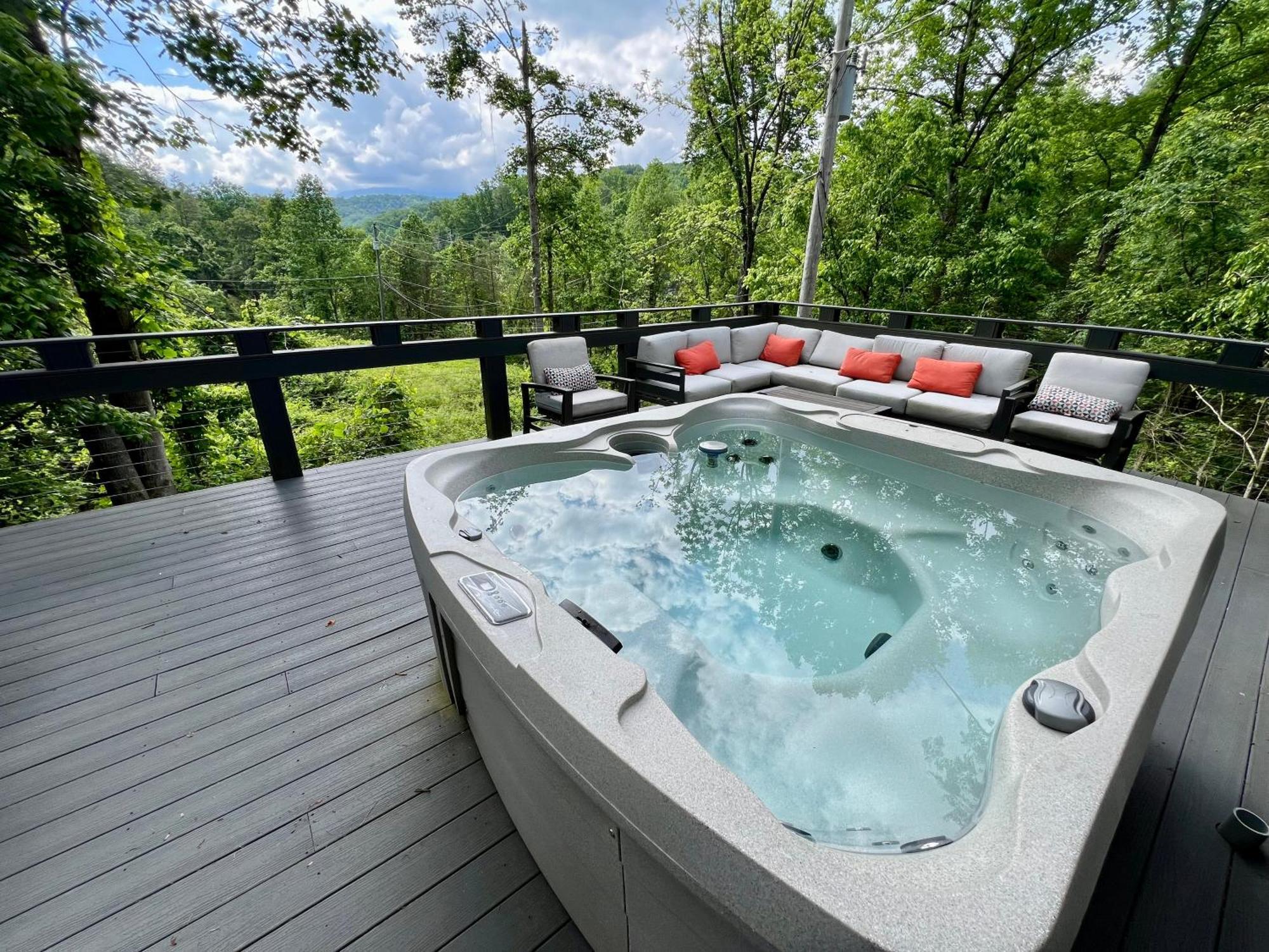 Experience Luxury At Smoky Mountain Hideaway, Just 5 Miles From Downtown Gatlinburg Villa Exterior photo